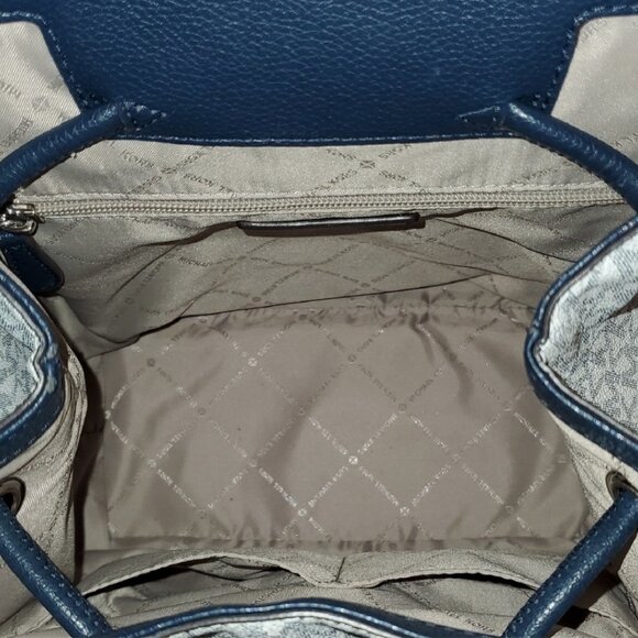 Michael Kors Bucket Bag - Picture 2 of 10